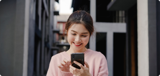 Vietnamese girl with phone